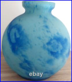Vase en pate de verre style art déco. Signé SCHNEIDER. H 20,5 cm