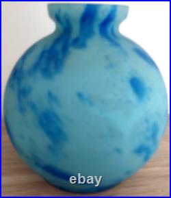 Vase en pate de verre style art déco. Signé SCHNEIDER. H 20,5 cm