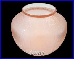 Vase en verre givré rose gravure à l'acide années 1920 Art Déco signé Schneider