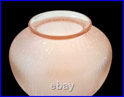 Vase en verre givré rose gravure à l'acide années 1920 Art Déco signé Schneider