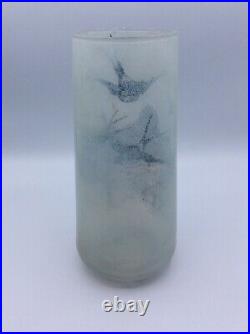 Vase en verre soufflé teinté émaillé à décor dhirondelles signé Jem Art Déco