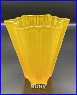Vase verre jaune givré Walther Glas style Pierre D'Avesn Art deco étoile Vase verre jaune givré Walther Glas style Pierre D'Avesn Art deco étoile
