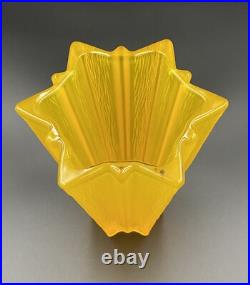 Vase verre jaune givré Walther Glas style Pierre D'Avesn Art deco étoile Vase verre jaune givré Walther Glas style Pierre D'Avesn Art deco étoile