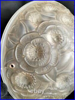 Vasque de lustre en verre moulé à beau décor Art Nouveau / Lalique, Sabino