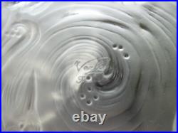 Verlys Grande Coupe en verre dépoli à décor d'oiseau et poissons signée art déco