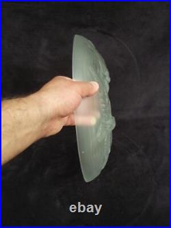 Verlys Grande Coupe en verre dépoli à décor d'oiseau et poissons signée art déco