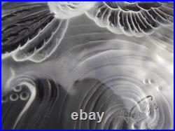 Verlys Grande Coupe en verre dépoli à décor d'oiseau et poissons signée art déco