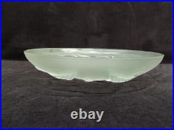 Verlys Grande Coupe en verre dépoli à décor d'oiseau et poissons signée art déco