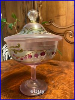 Verre opalin époque art déco, service à liqueur, à décors de cerise. Vers 1900