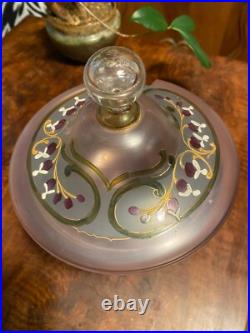 Verre opalin époque art déco, service à liqueur, à décors de cerise. Vers 1900