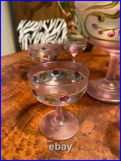 Verre opalin époque art déco, service à liqueur, à décors de cerise. Vers 1900